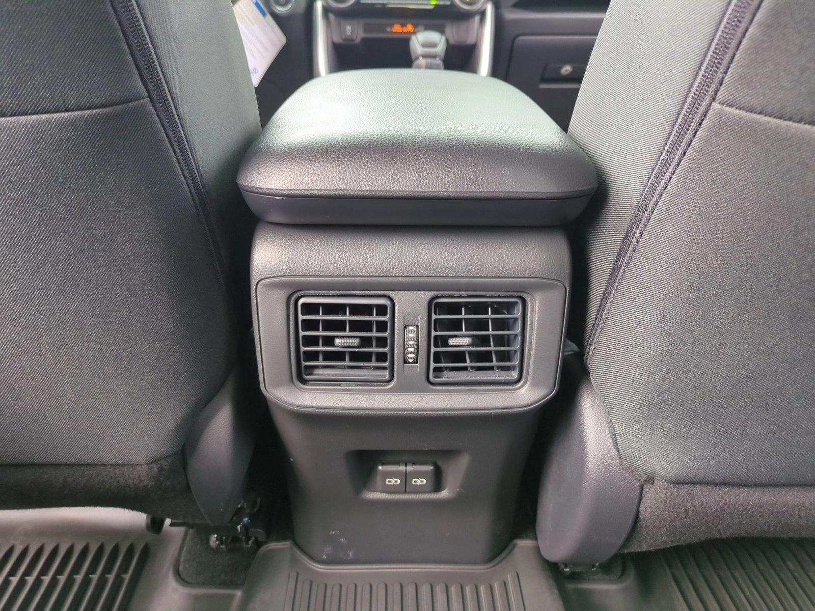 2025 Toyota RAV4 XLE - Photo 17