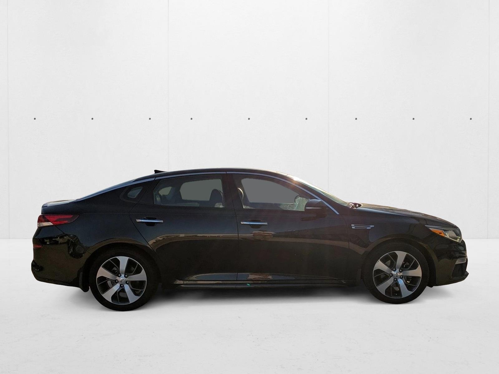 2019 Kia Optima S photo 3