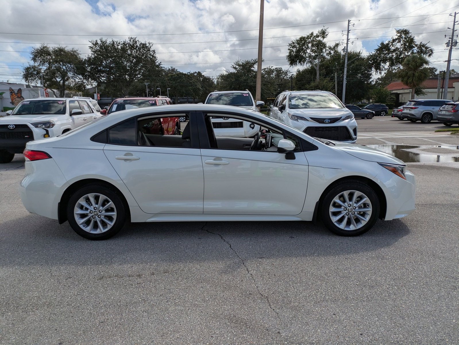 2021 Toyota Corolla LE Premium photo 4
