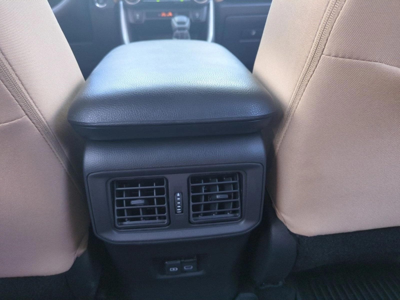 2025 Toyota RAV4 XLE - Photo 17