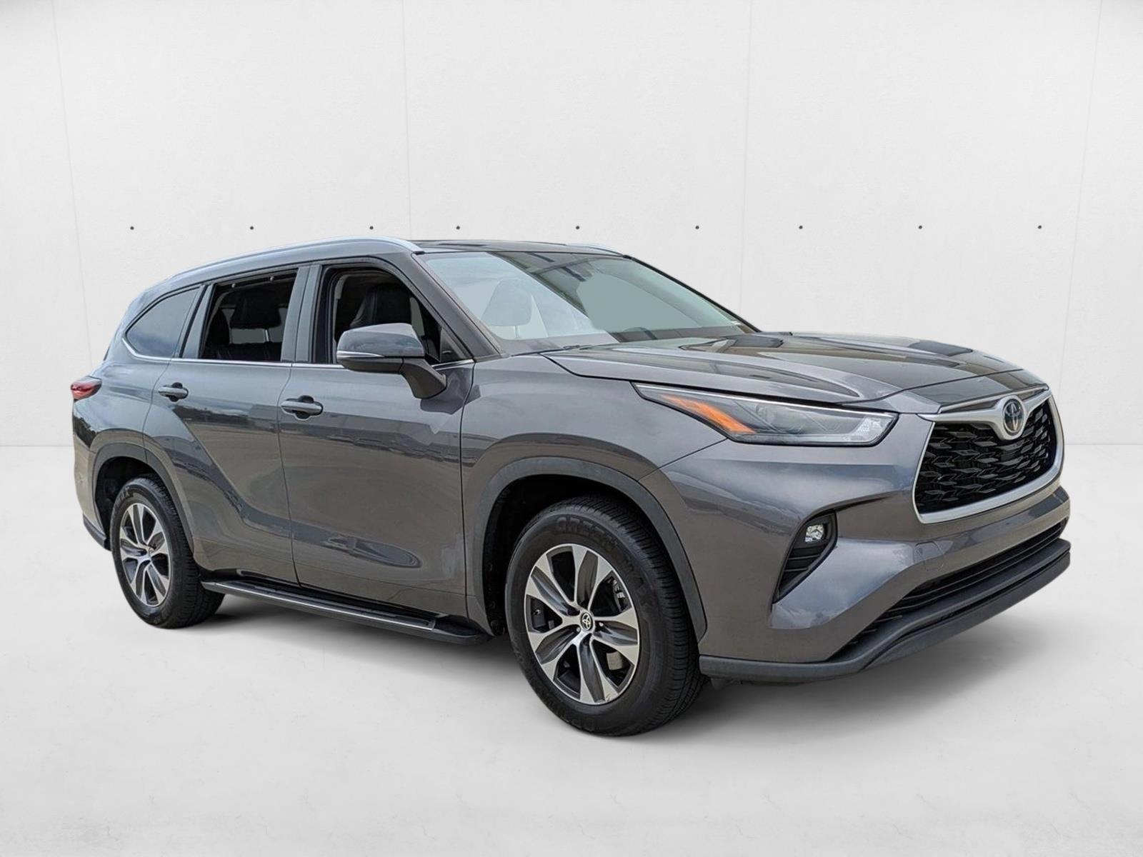 2022 Toyota Highlander XLE photo 3