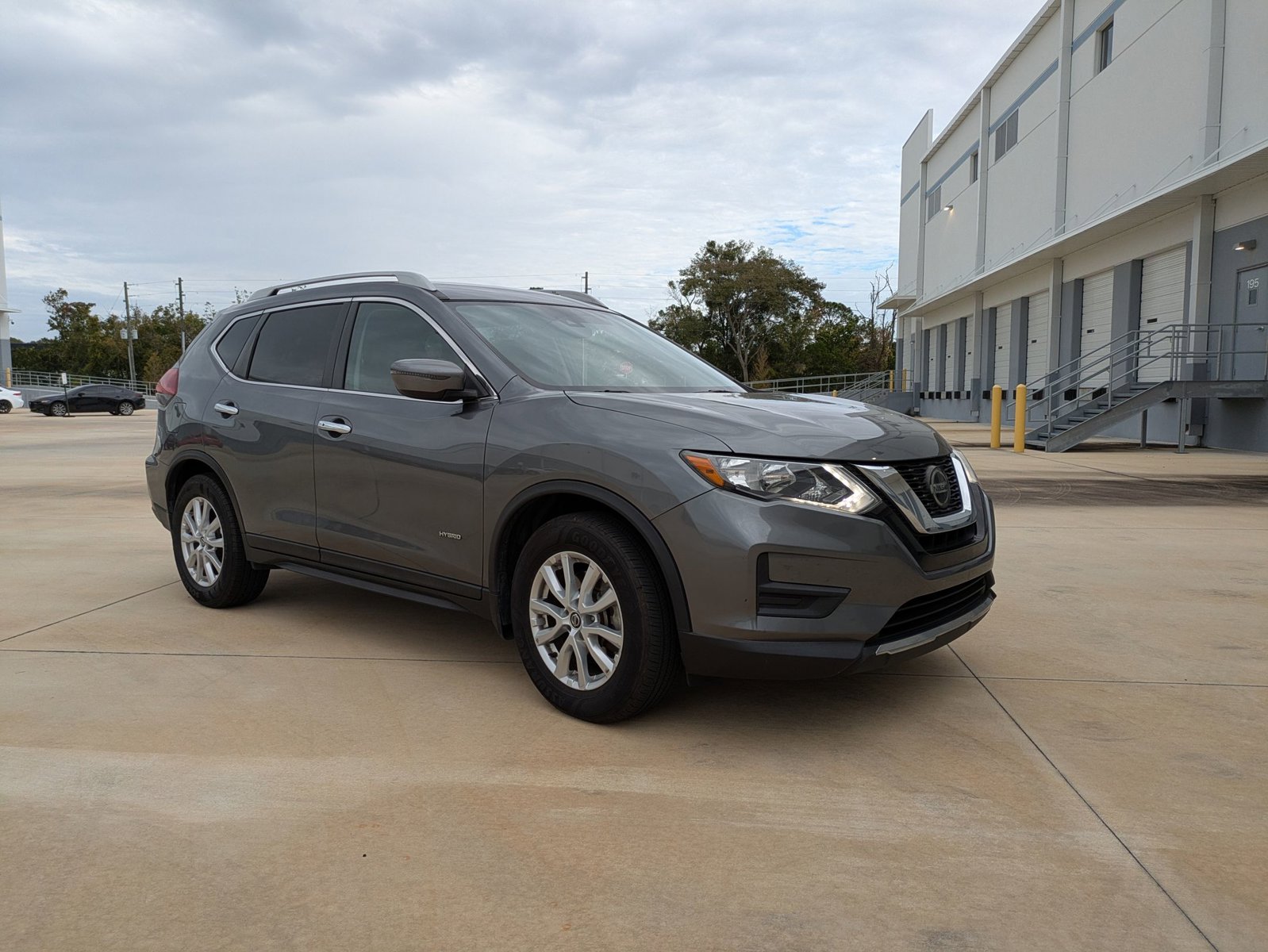 2019 Nissan Rogue Hybrid SV photo 2
