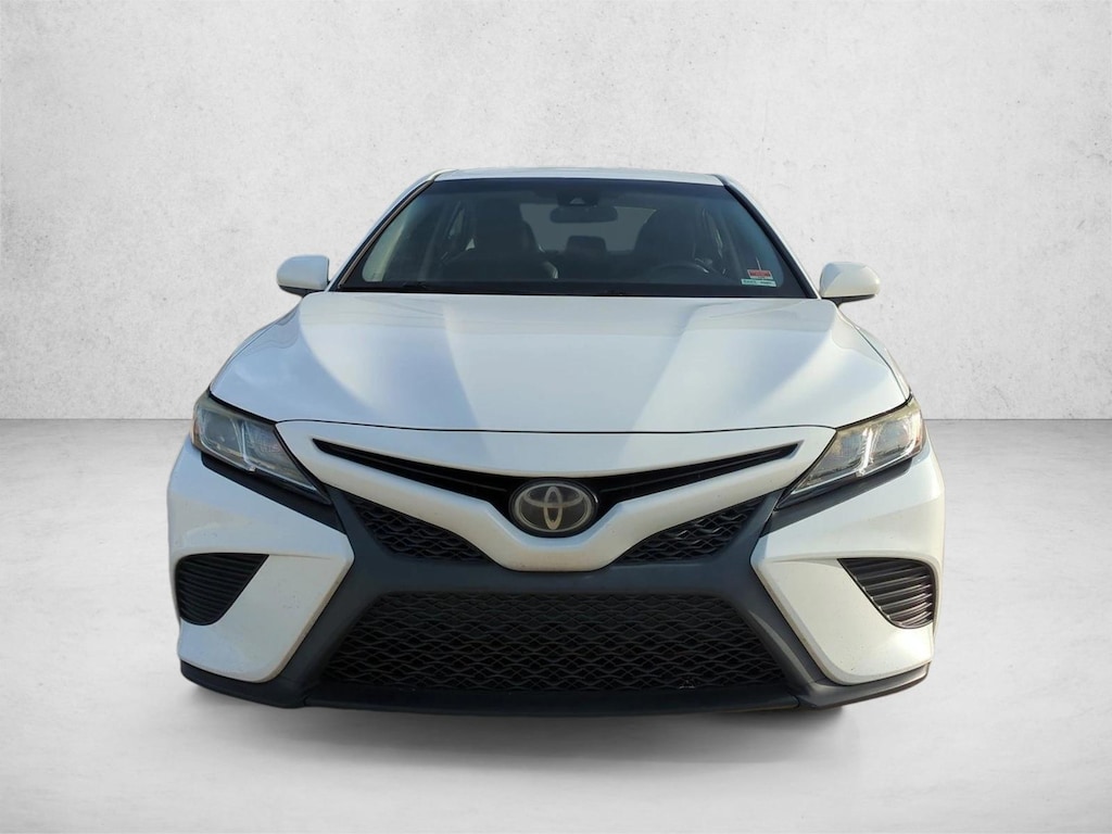 Used 2018 Toyota Camry SE Sedan