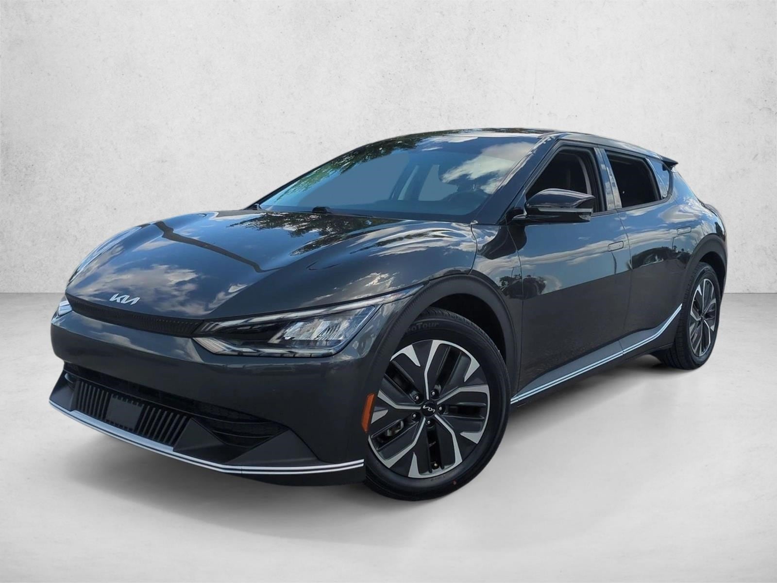 2022 Kia EV6 Light's photo