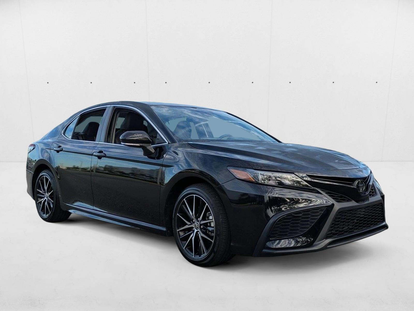 2024 Toyota Camry SE photo 3