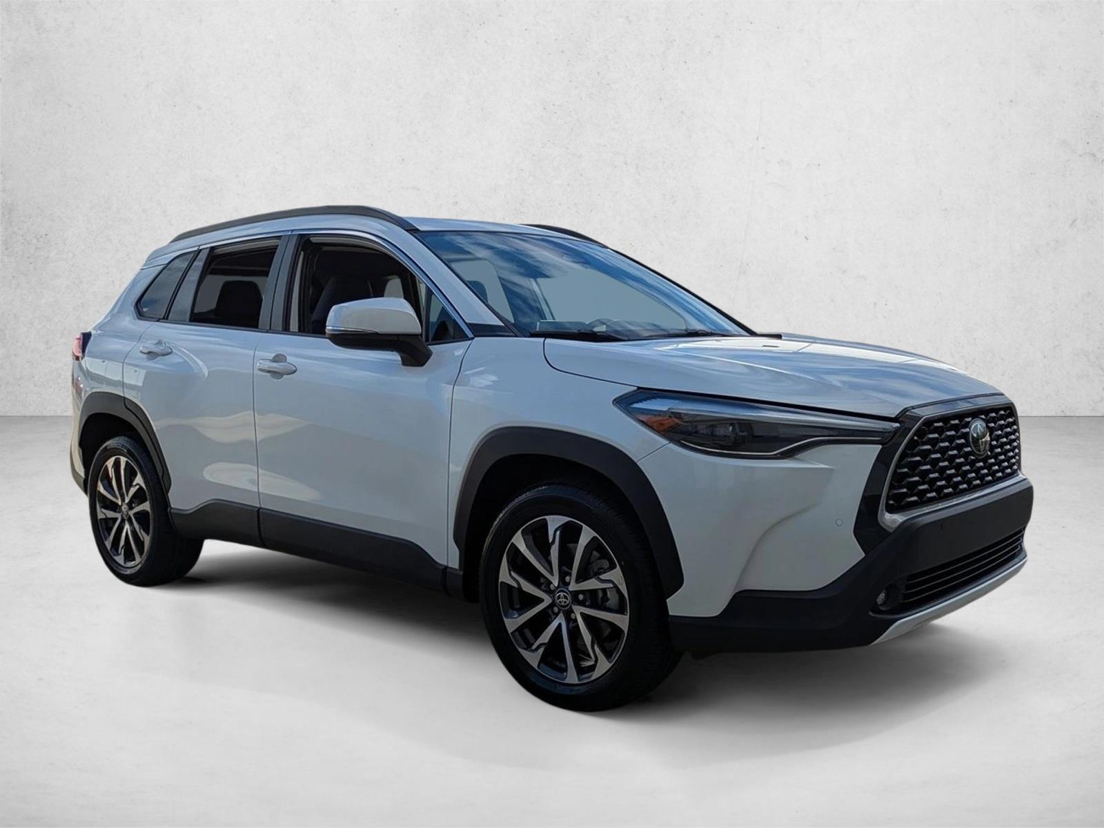 2024 Toyota Corolla Cross XLE photo 3