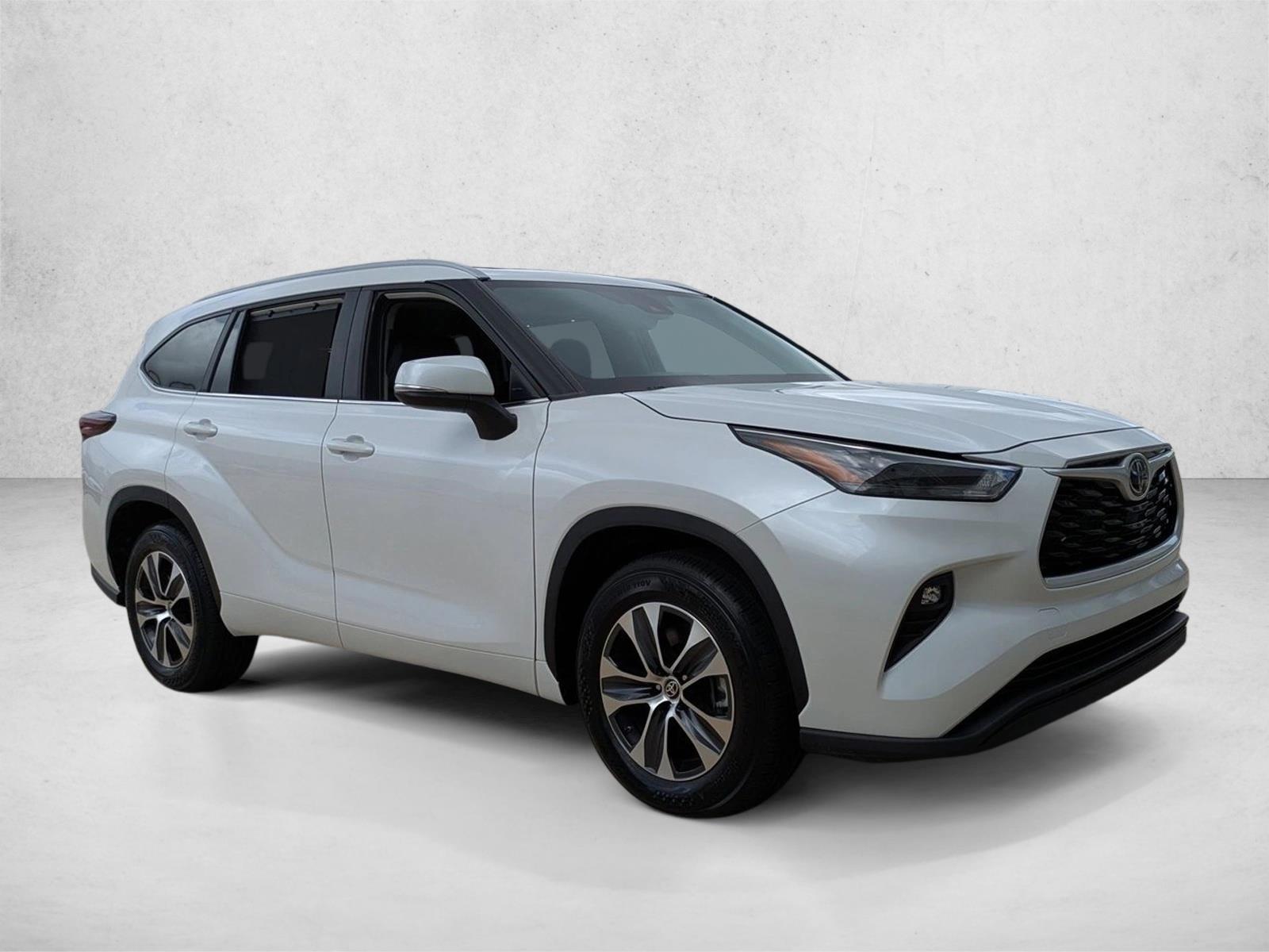 2024 Toyota Highlander XLE photo 3