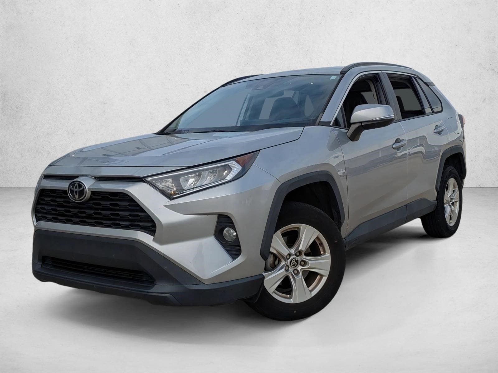 2021 Toyota RAV4 XLE's photo