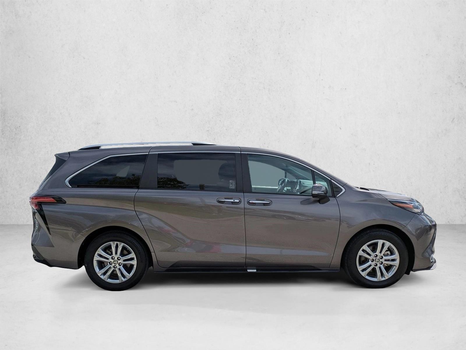 2024 Toyota Sienna Platinum photo 4
