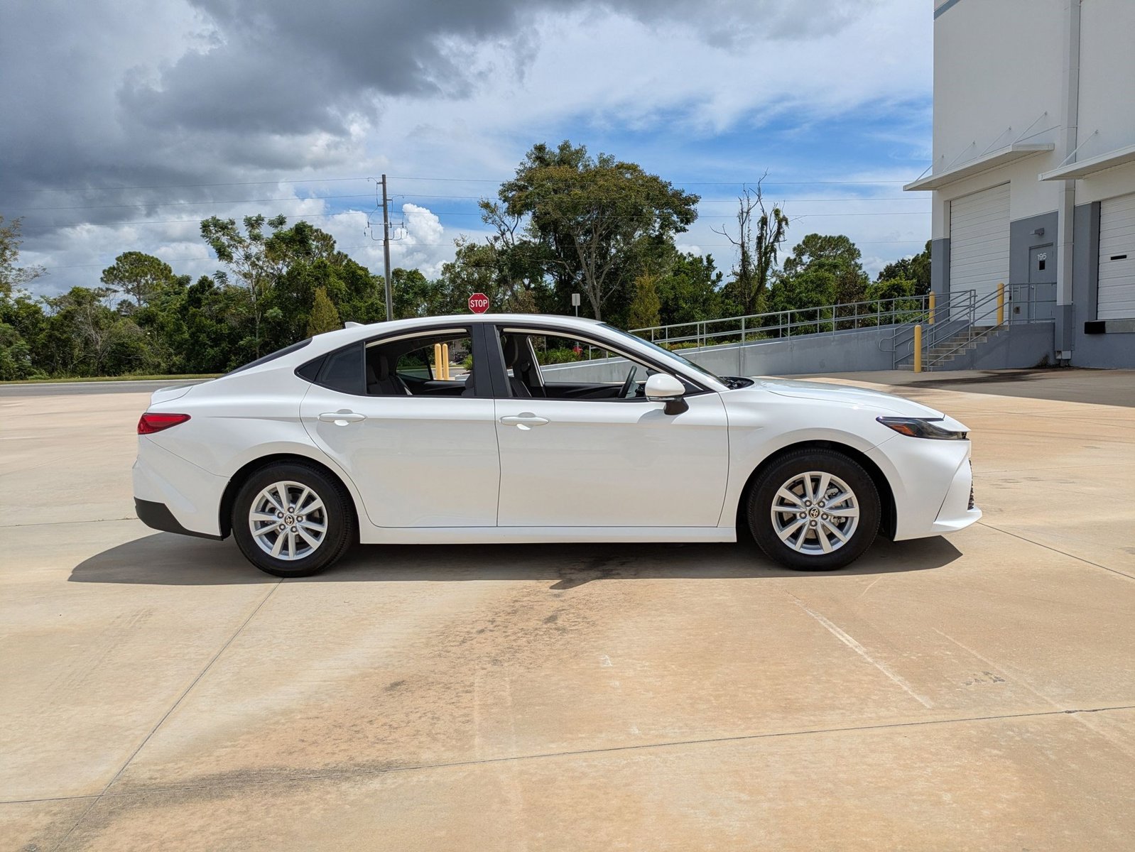 2025 Toyota Camry LE photo 3