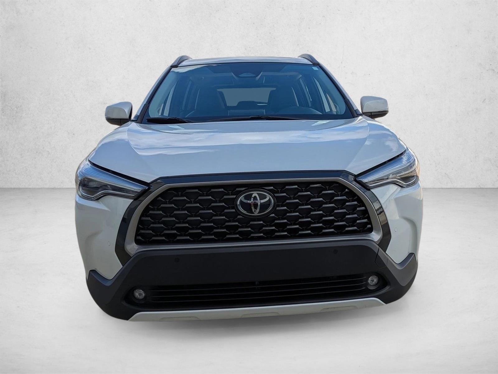 2024 Toyota Corolla Cross XLE photo 2