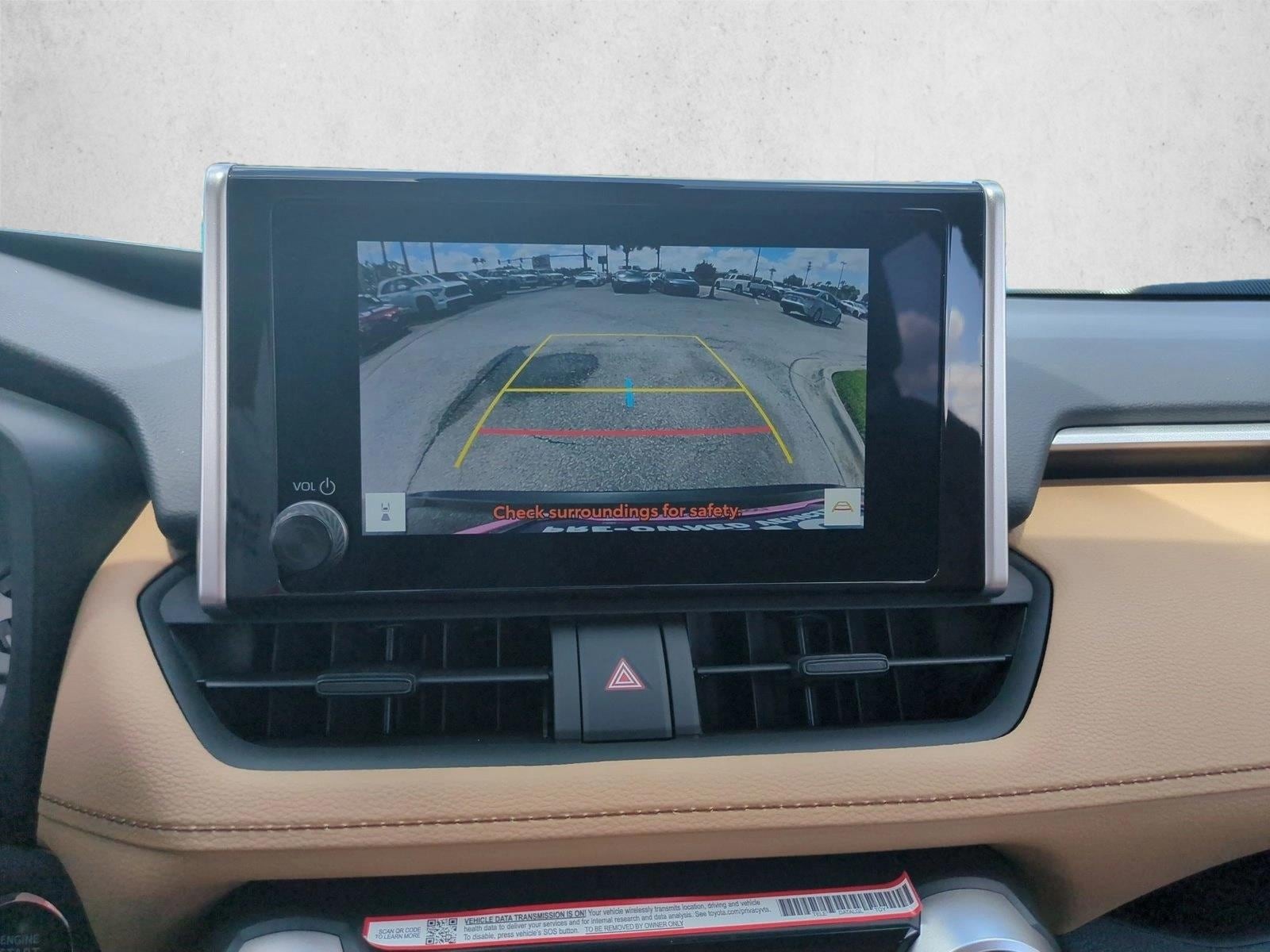 2025 Toyota RAV4 XLE - Photo 13