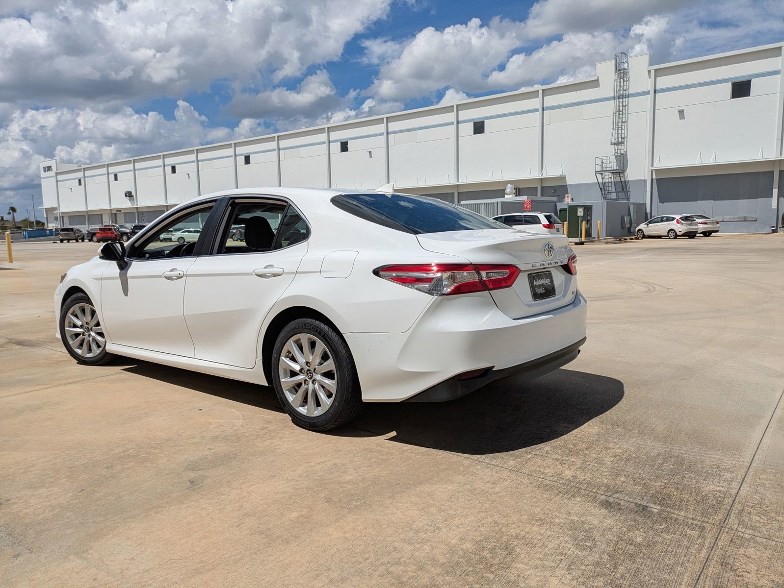 2019 Toyota Camry LE photo 3