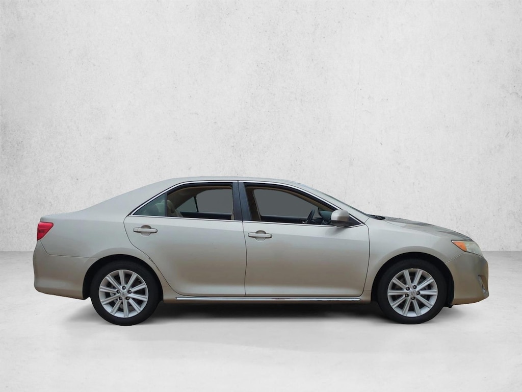 Used 2014 Toyota Camry XLE Sedan