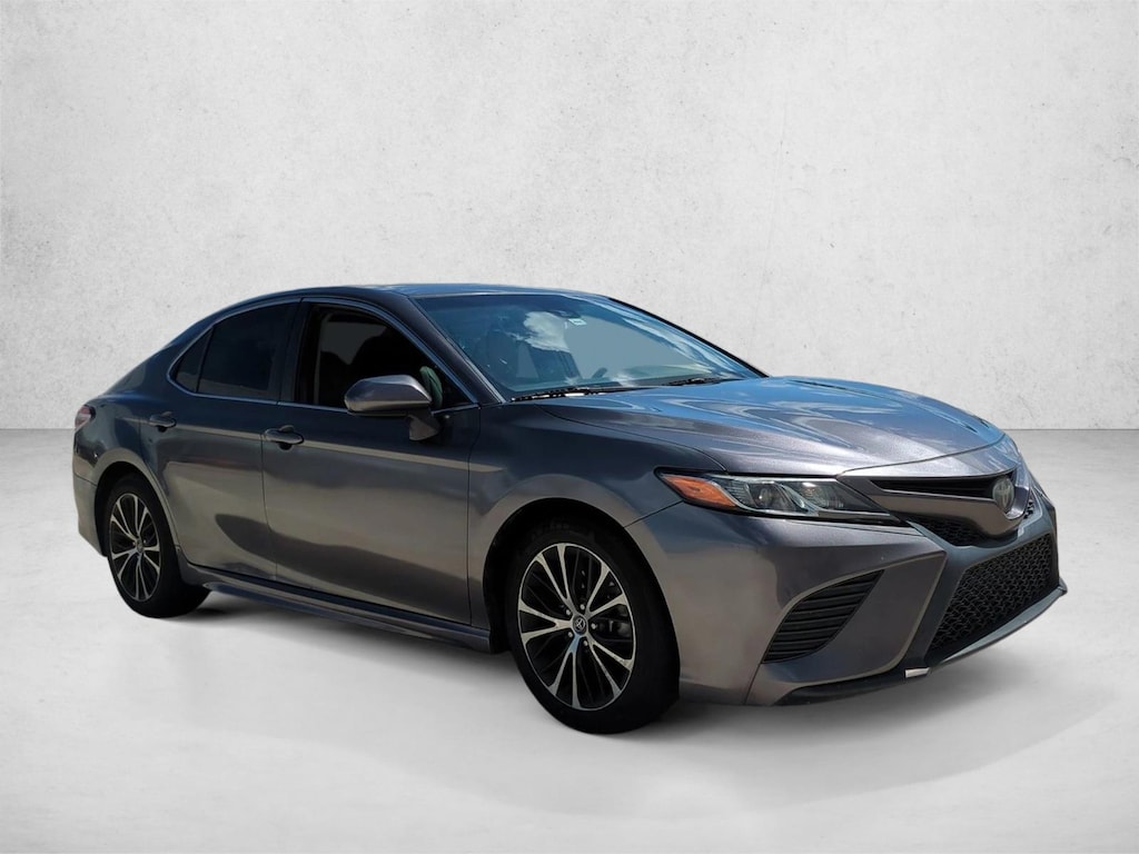 Used 2020 Toyota Camry SE Sedan
