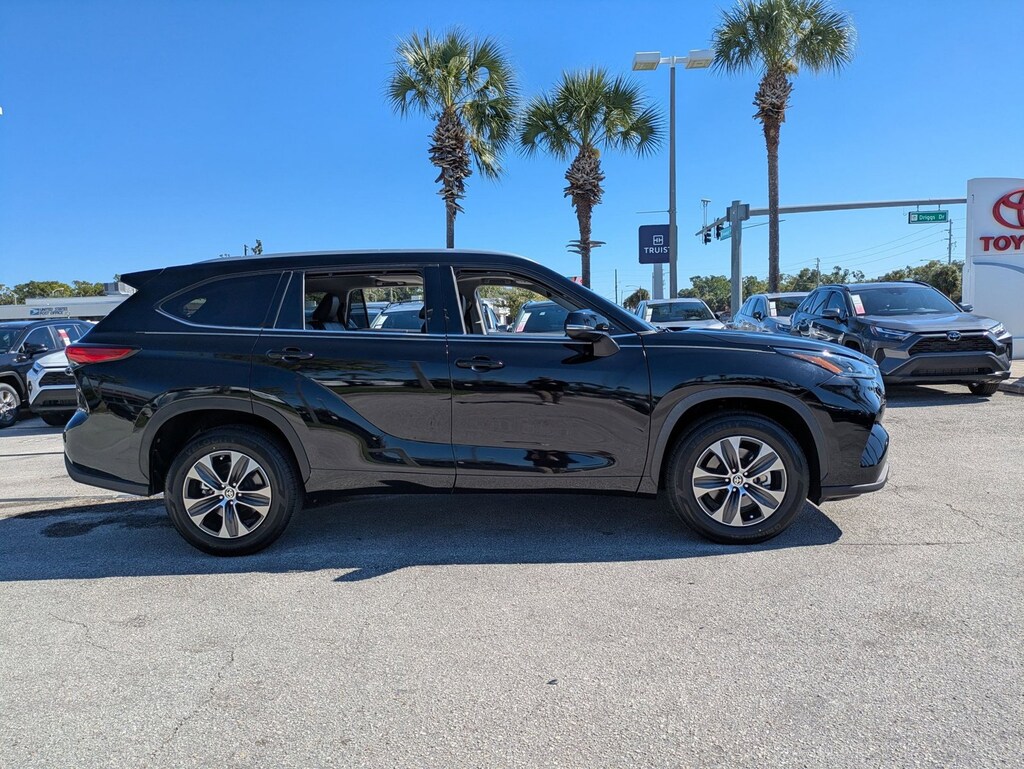Used 2022 Toyota Highlander XLE SUV