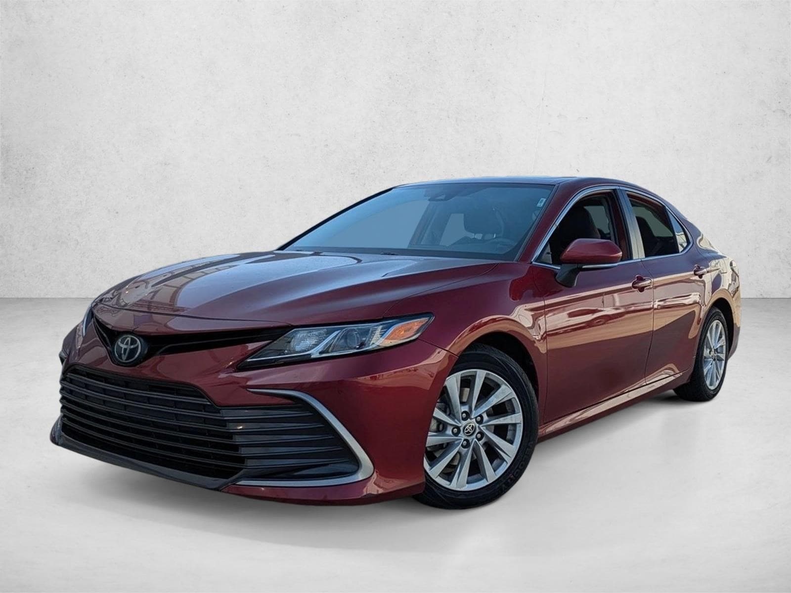 2022 Toyota Camry LE's photo