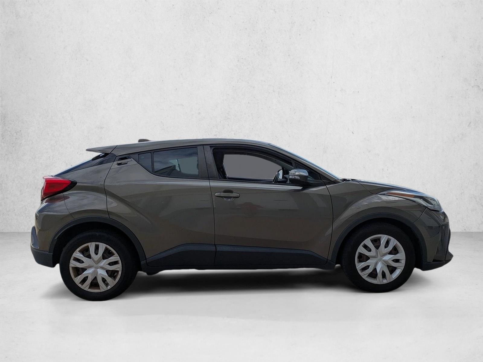 2021 Toyota C-HR LE photo 3