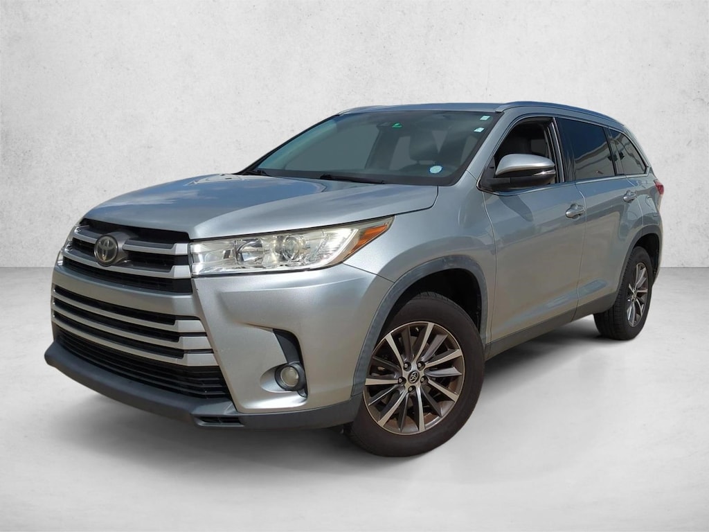 Used 2019 Toyota Highlander XLE V6 SUV