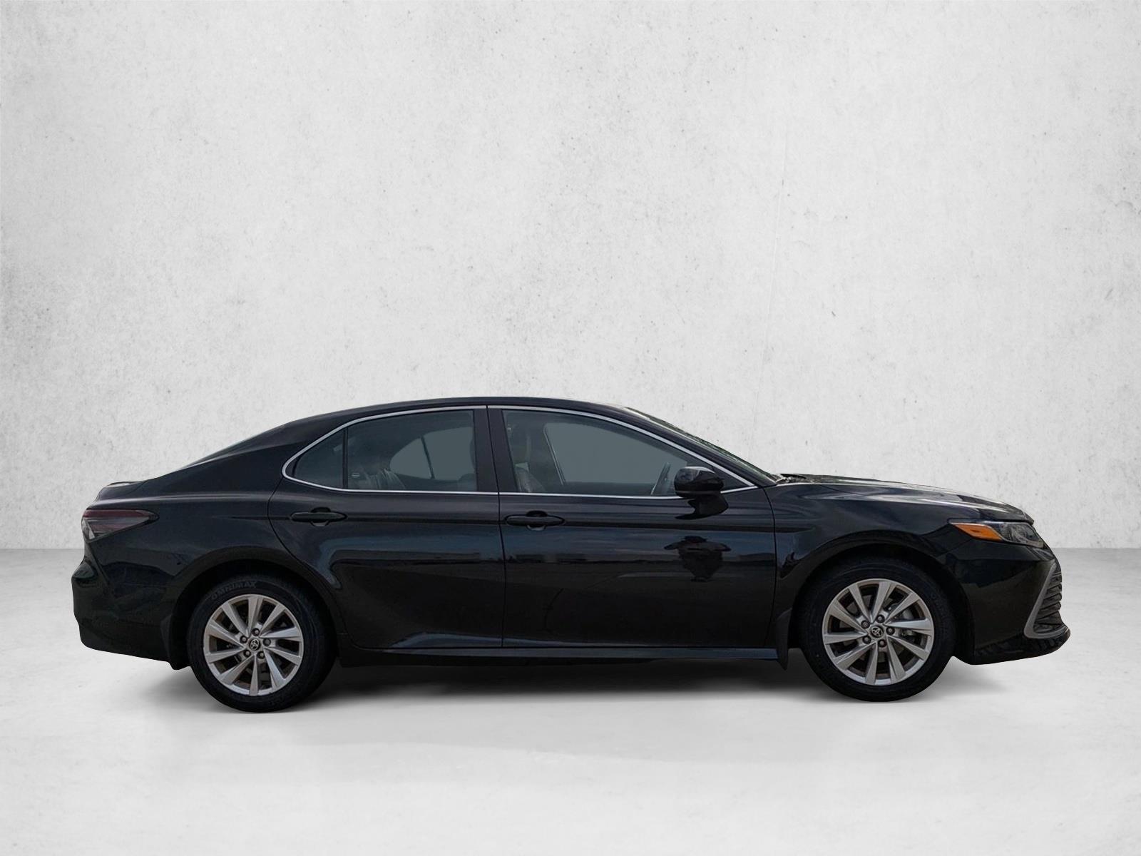 2023 Toyota Camry LE photo 3