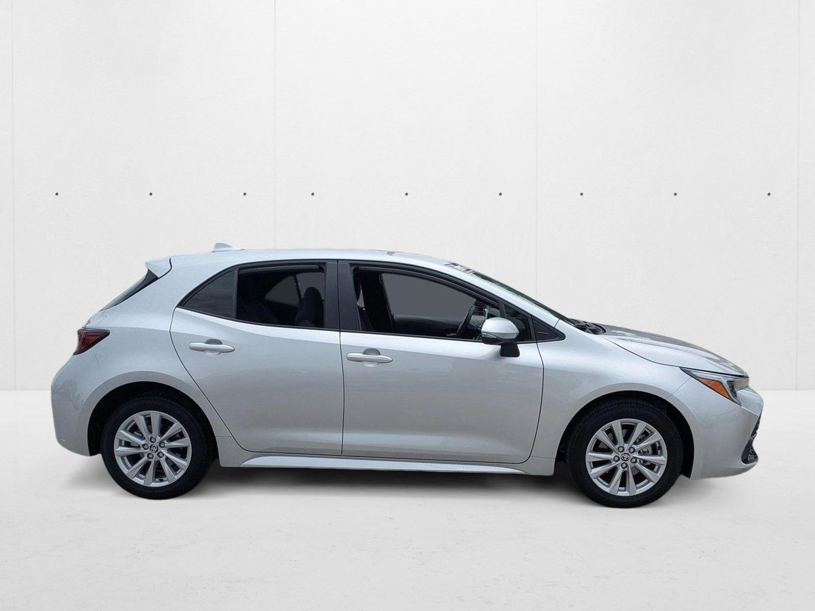 2025 Toyota Corolla SE photo 3