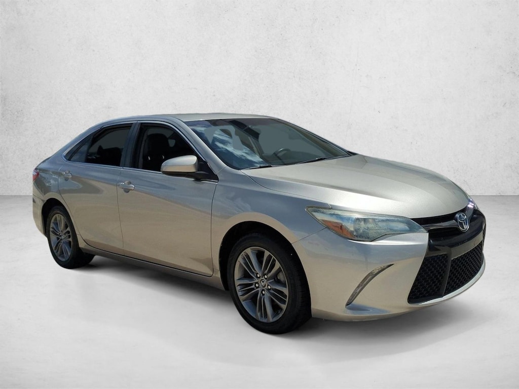 Used 2016 Toyota Camry SE Sedan