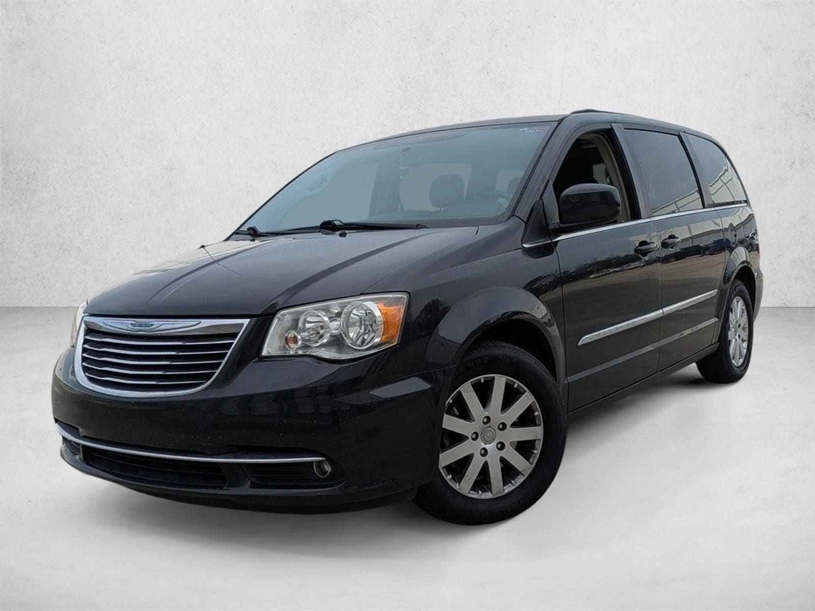 2014 Chrysler Town & Country Touring's photo
