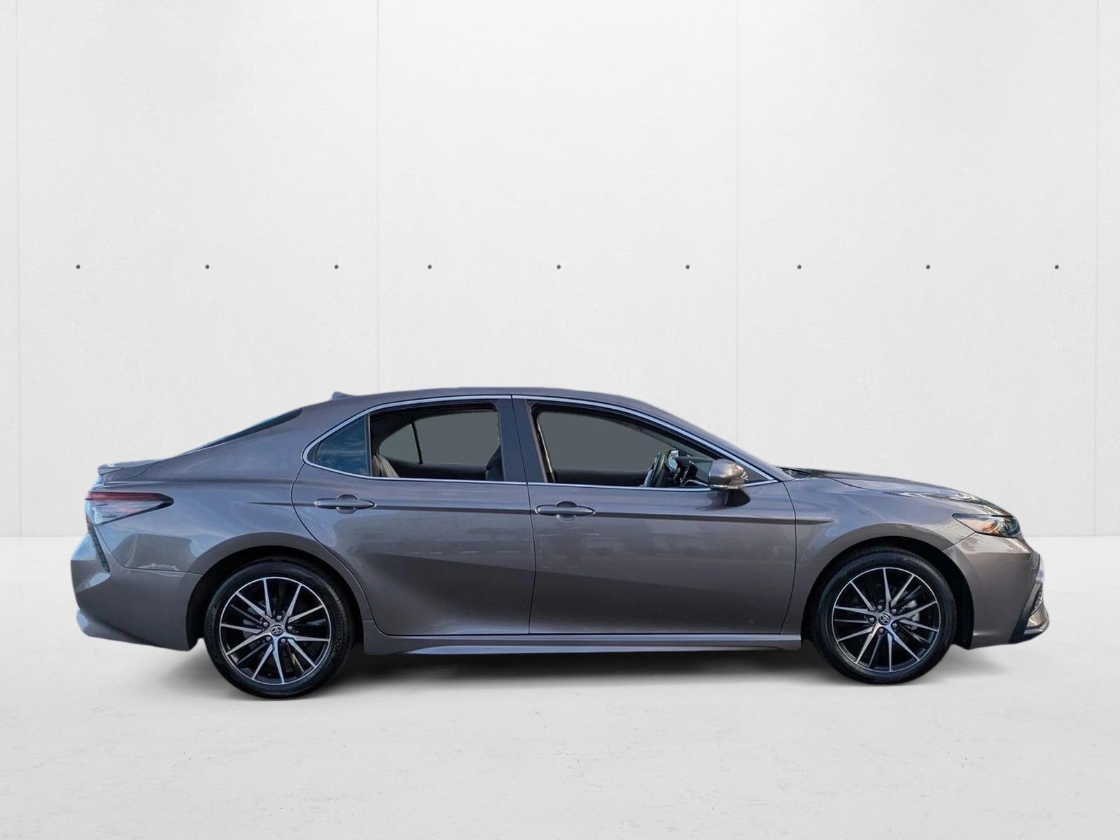 2024 Toyota Camry SE photo 4