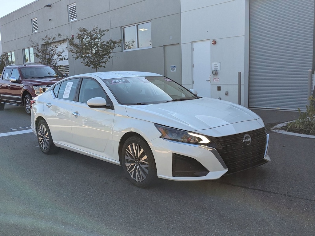 Used 2023 Nissan Altima 2.5 SV Sedan