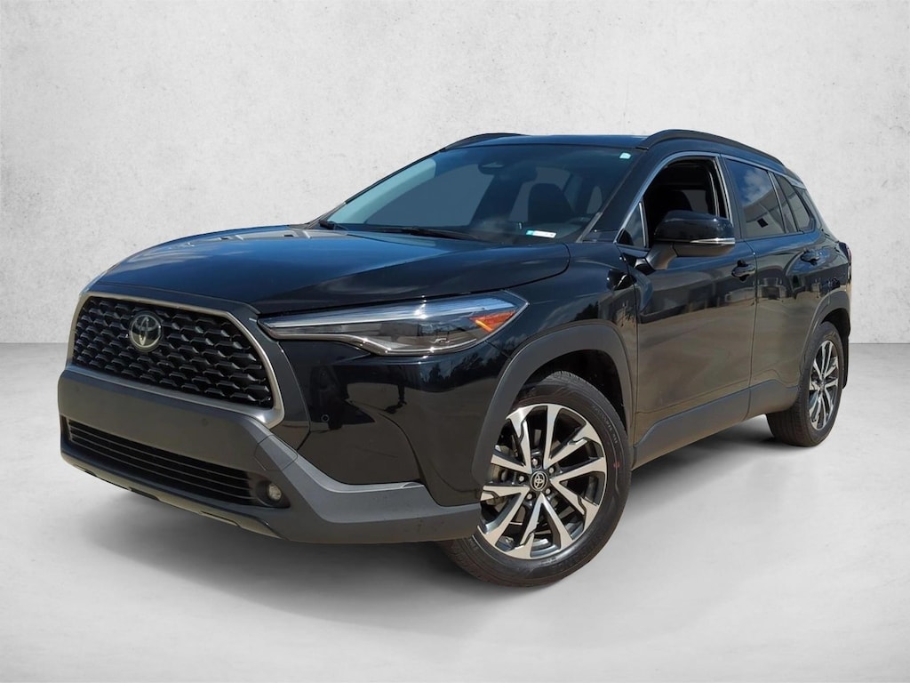 Used 2025 Toyota Corolla Cross XLE SUV