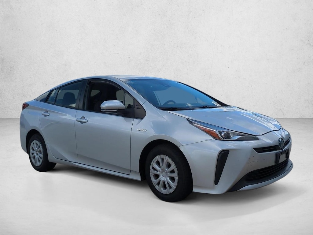 Used 2022 Toyota Prius L Hatchback