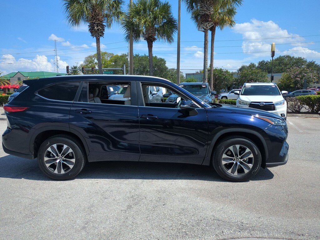 Used 2023 Toyota Highlander XLE SUV