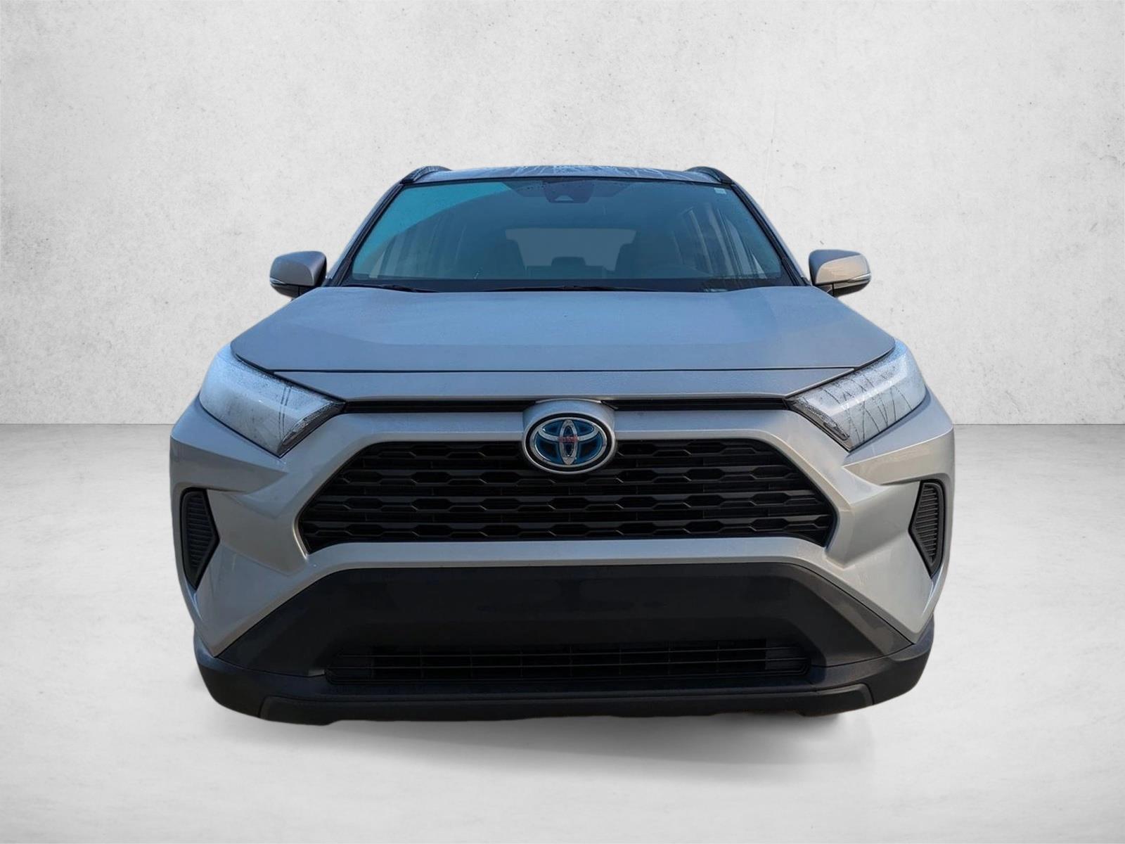 2024 Toyota RAV4 Hybrid XLE photo 2