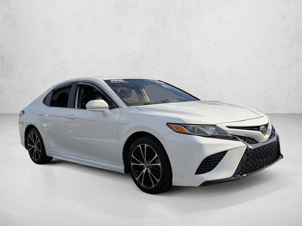 Used 2020 Toyota Camry SE Sedan