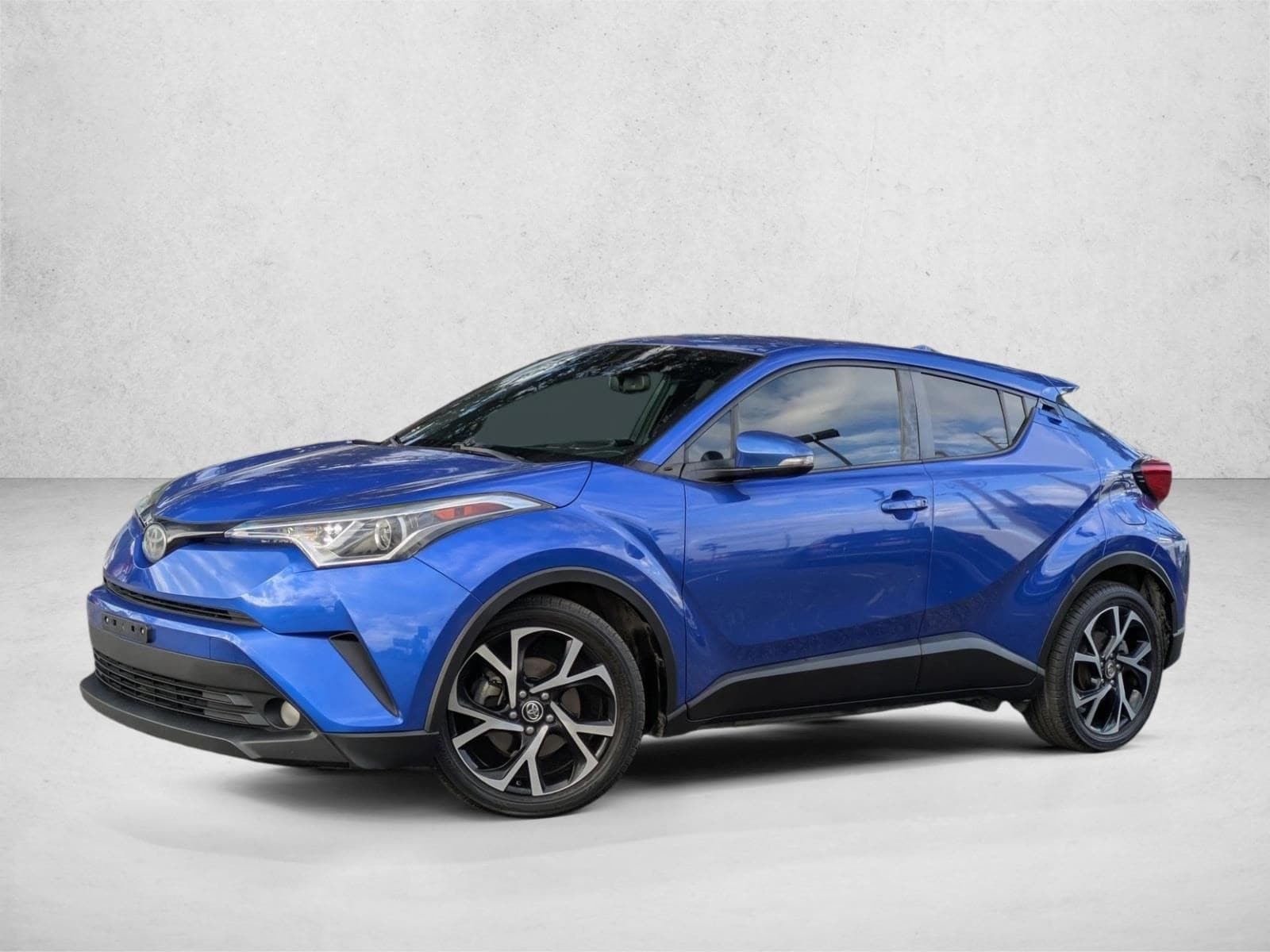 2018 Toyota C-HR XLE Premium's photo