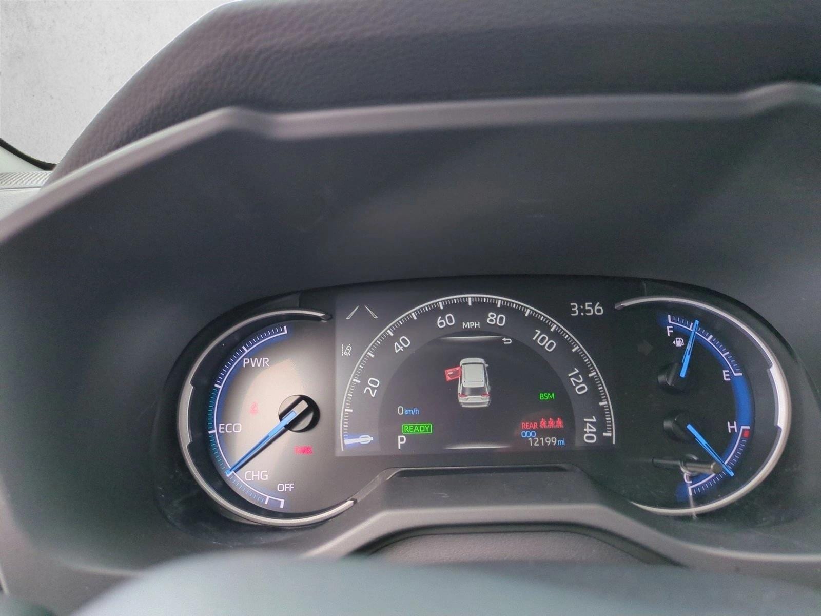 2025 Toyota RAV4 XLE - Photo 11