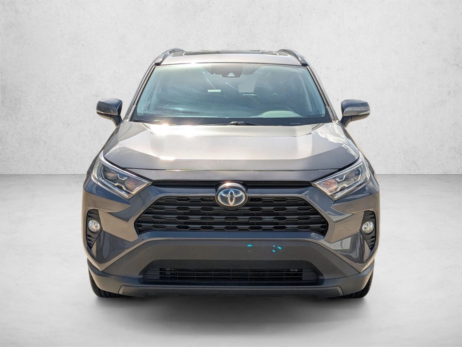 2020 Toyota RAV4 Hybrid XLE photo 2