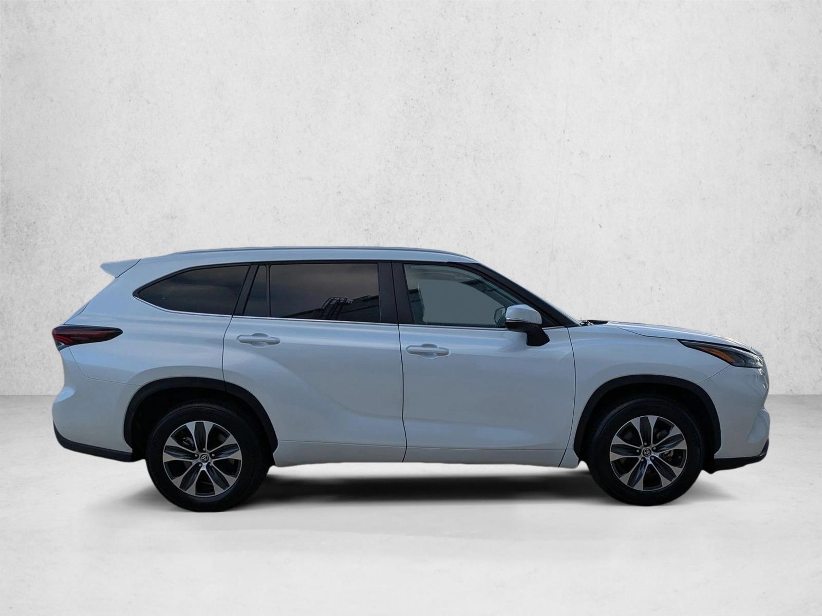 2024 Toyota Highlander XLE photo 4
