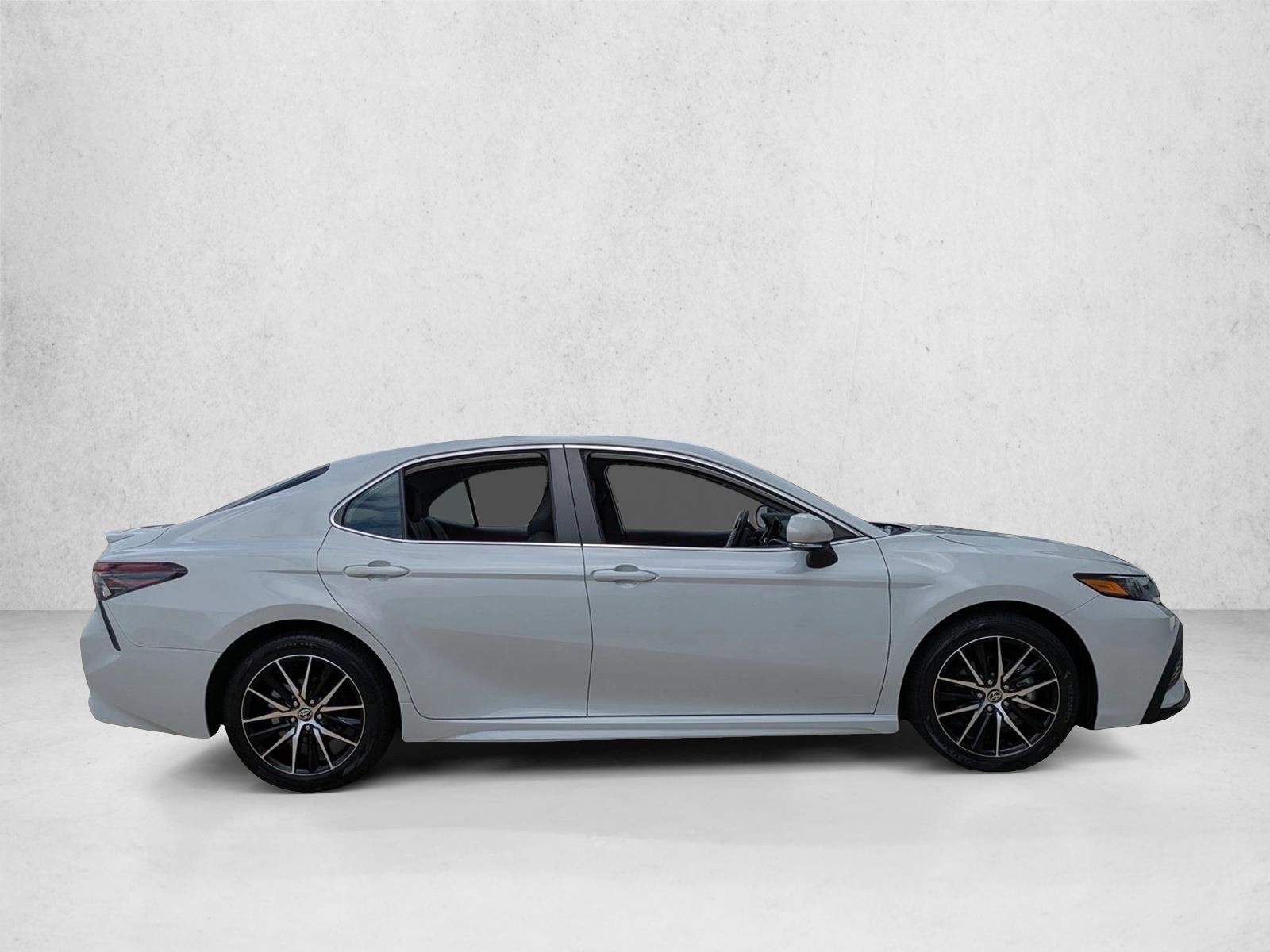 2024 Toyota Camry SE photo 4
