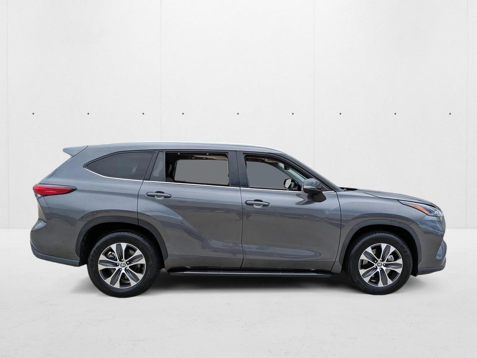 2022 Toyota Highlander XLE photo 4