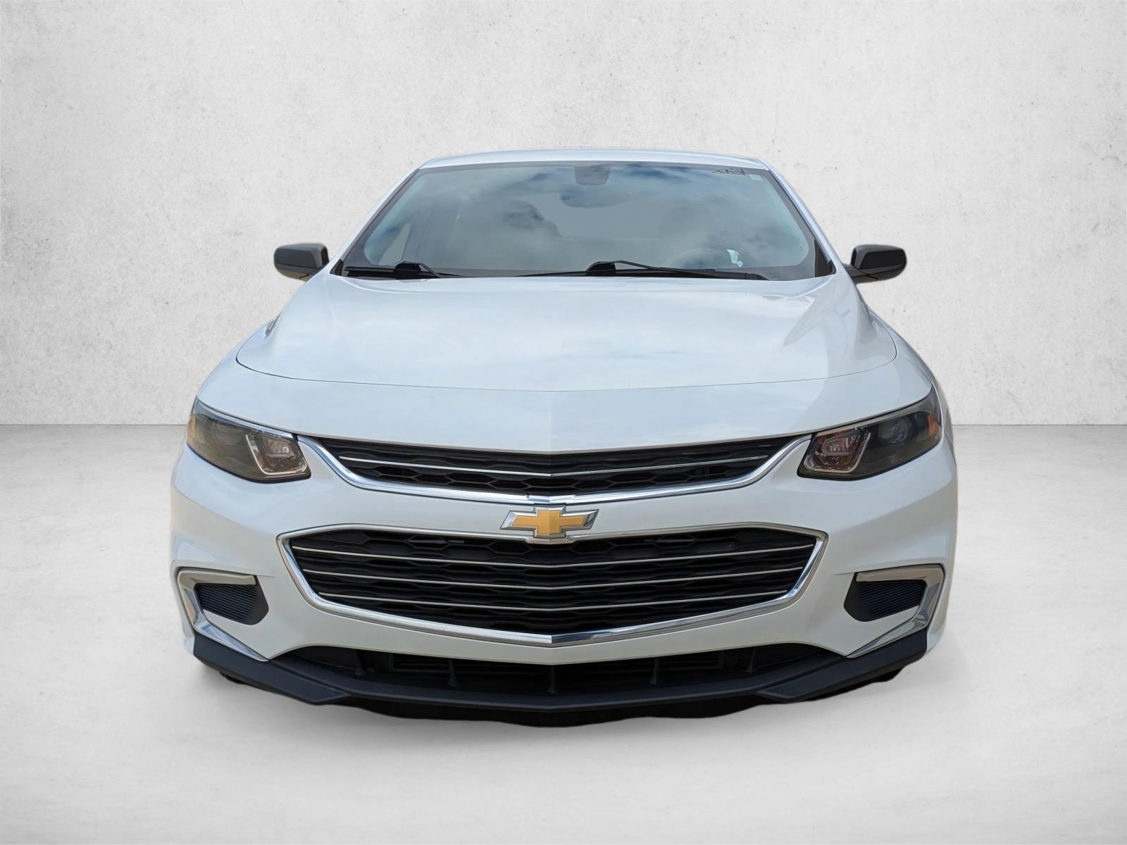 2018 Chevrolet Malibu LS photo 2