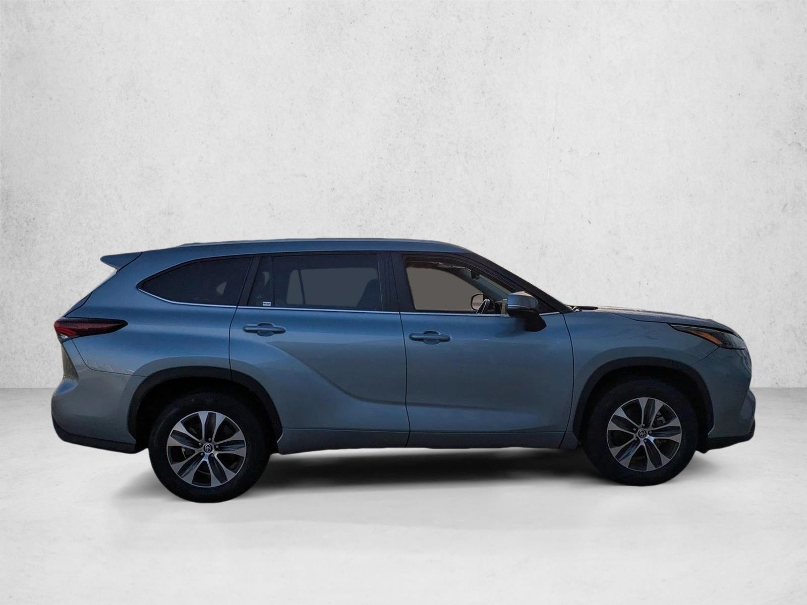 2024 Toyota Highlander XLE photo 4