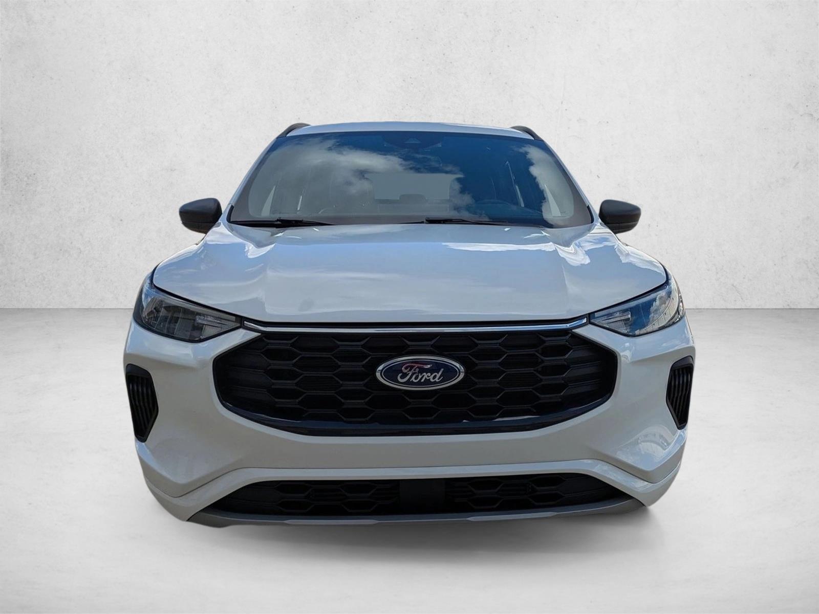 2024 Ford Escape ST-Line photo 2