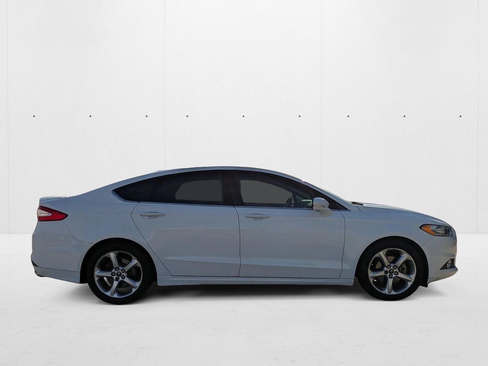 2015 Ford Fusion SE photo 3
