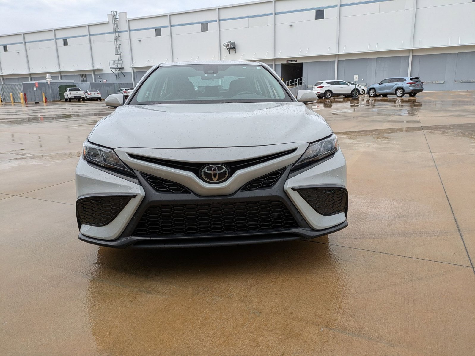2024 Toyota Camry SE photo 2