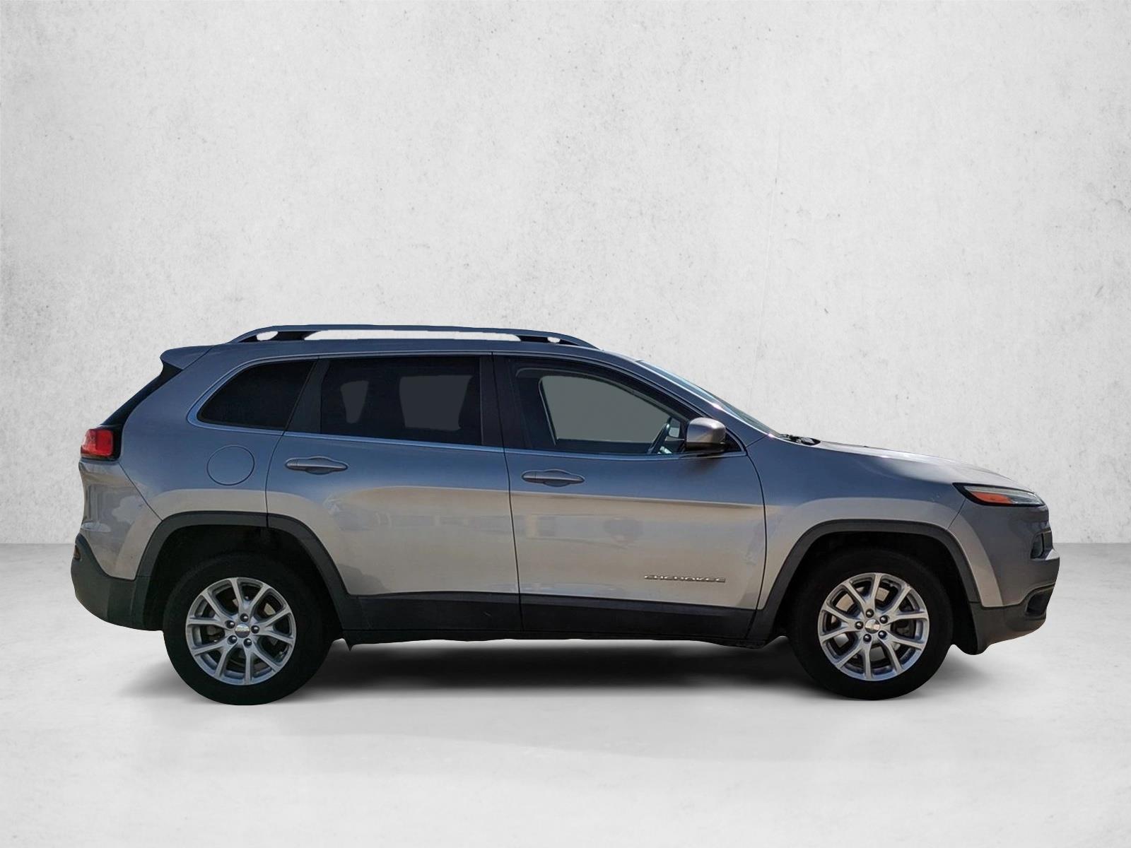 2017 Jeep Cherokee Latitude photo 3