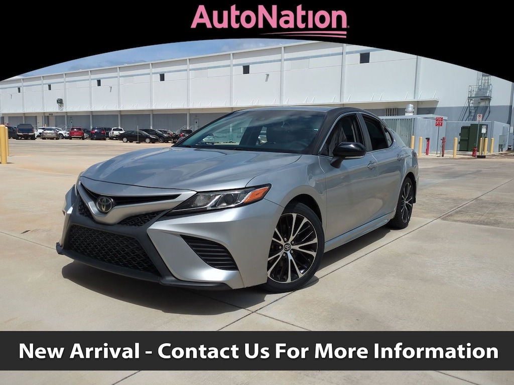 Used 2018 Toyota Camry SE Sedan