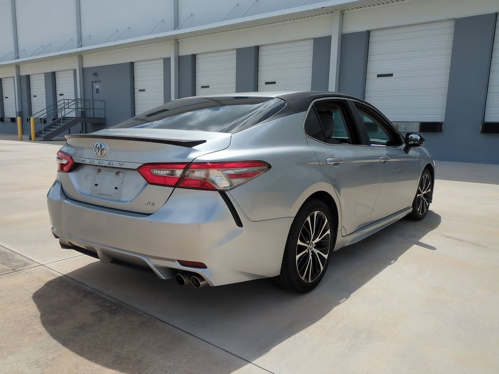 Used 2018 Toyota Camry SE Sedan