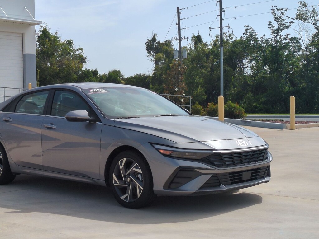 Used 2025 Hyundai Elantra Limited Sedan