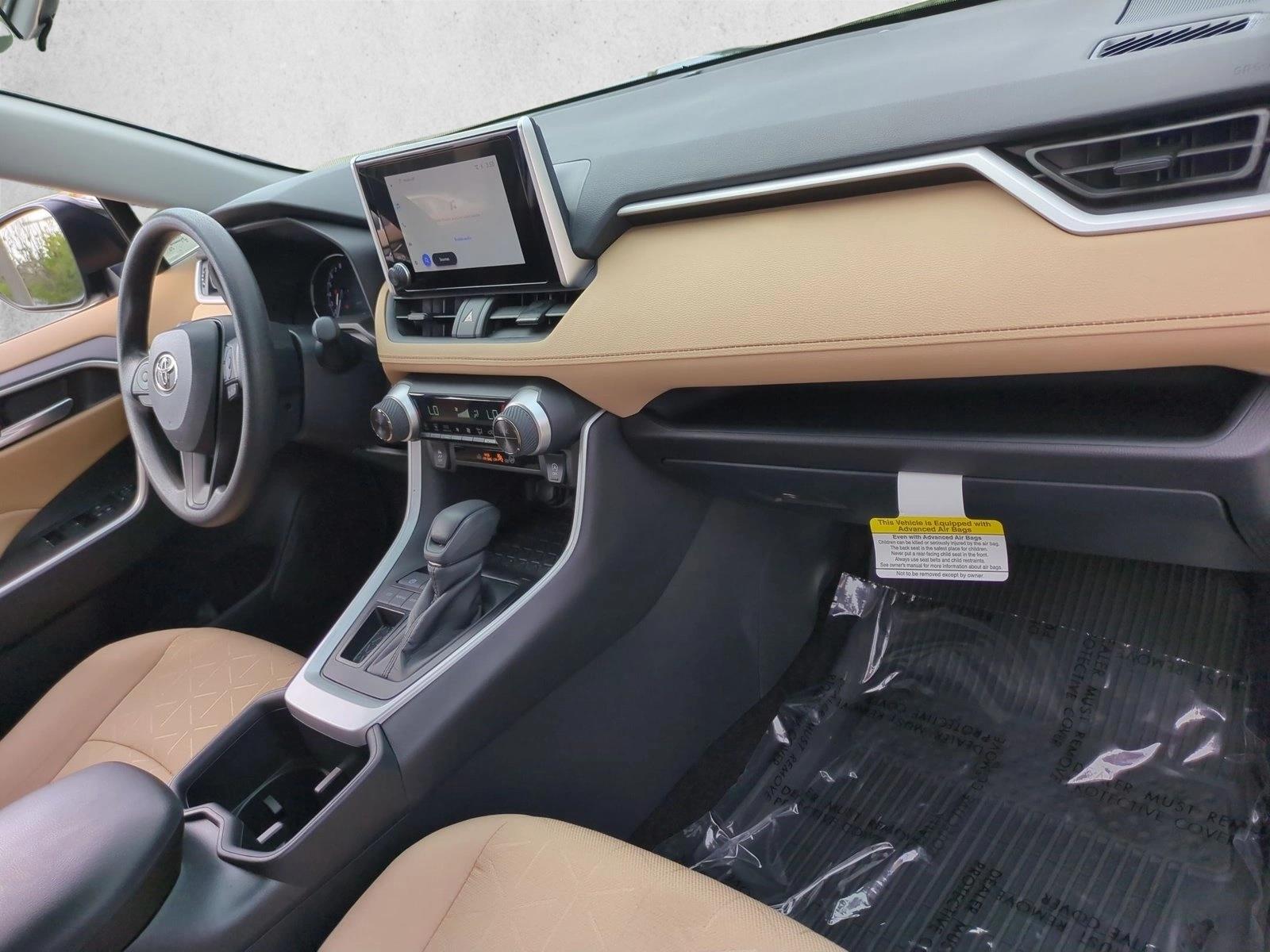 2025 Toyota RAV4 XLE - Photo 22